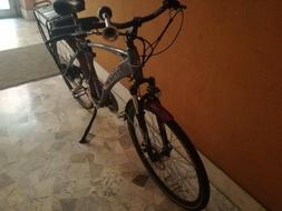 biclicletta con pedalata assistita usata solo una volta