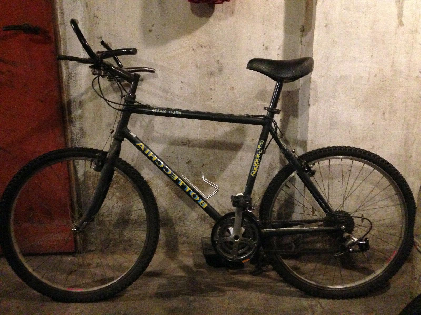 bicicletta mountain bike marca colore nero cerchi