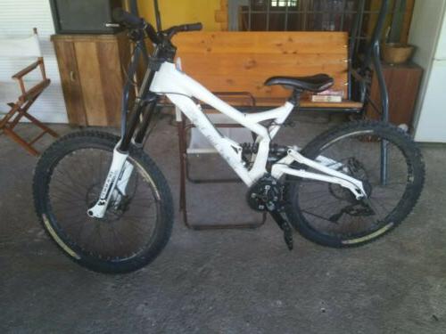 downhill bike mountainbike yakuza house 26
