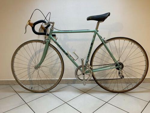 rekord 748
